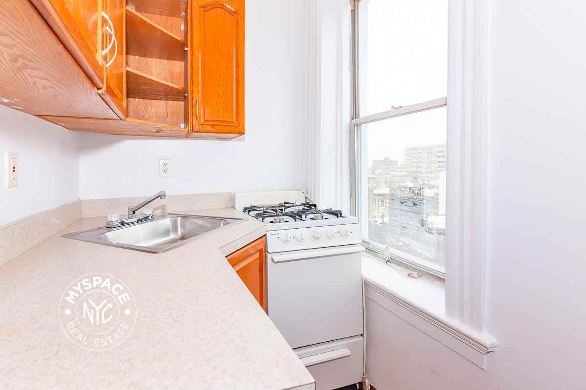 1119 Bergen St #5B - Photo 3 of 7