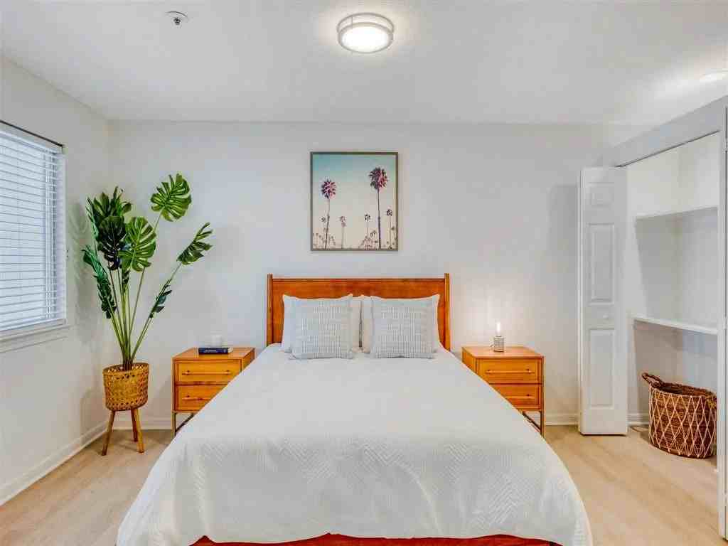 The Flats at Shady Grove - Photo 7 of 14