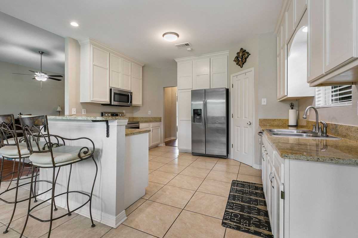 316 Live Oak Ct - Photo 3 of 17