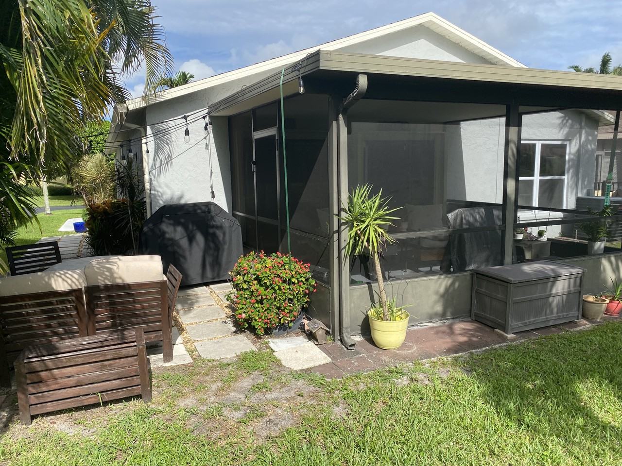 5582 Mirror Lakes Blvd - Photo 3 of 23