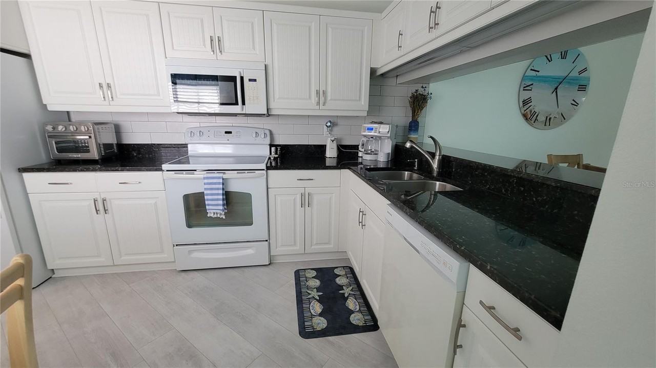 1318 Perico Point Cir - Photo 3 of 24