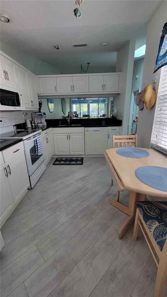 1318 Perico Point Cir - Photo 4 of 24