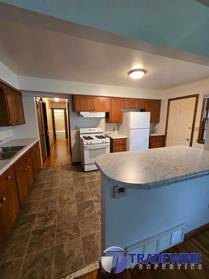 4030 Cleveland Street Northeast - Photo 3 of 26