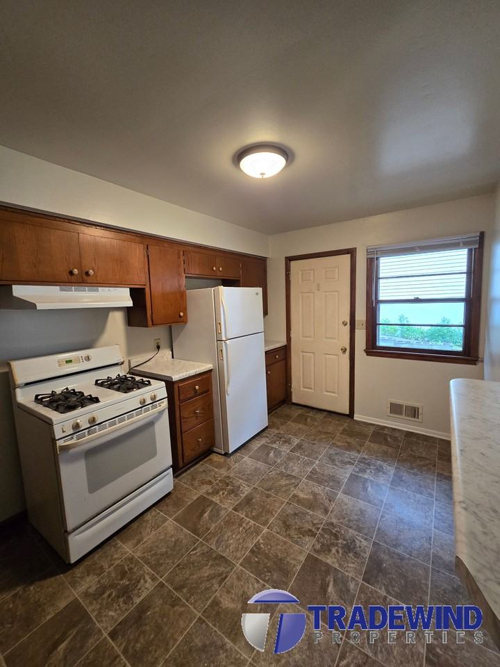 4030 Cleveland Street Northeast - Photo 2 of 26