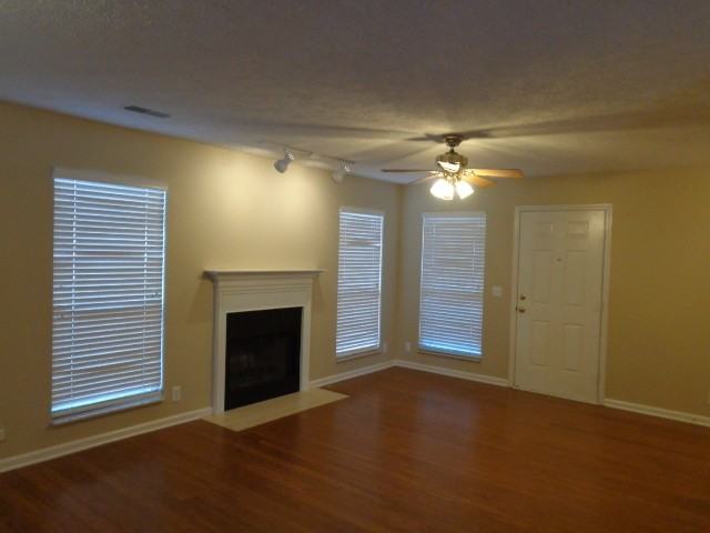 3716 Creston Ct - Photo 3 of 9