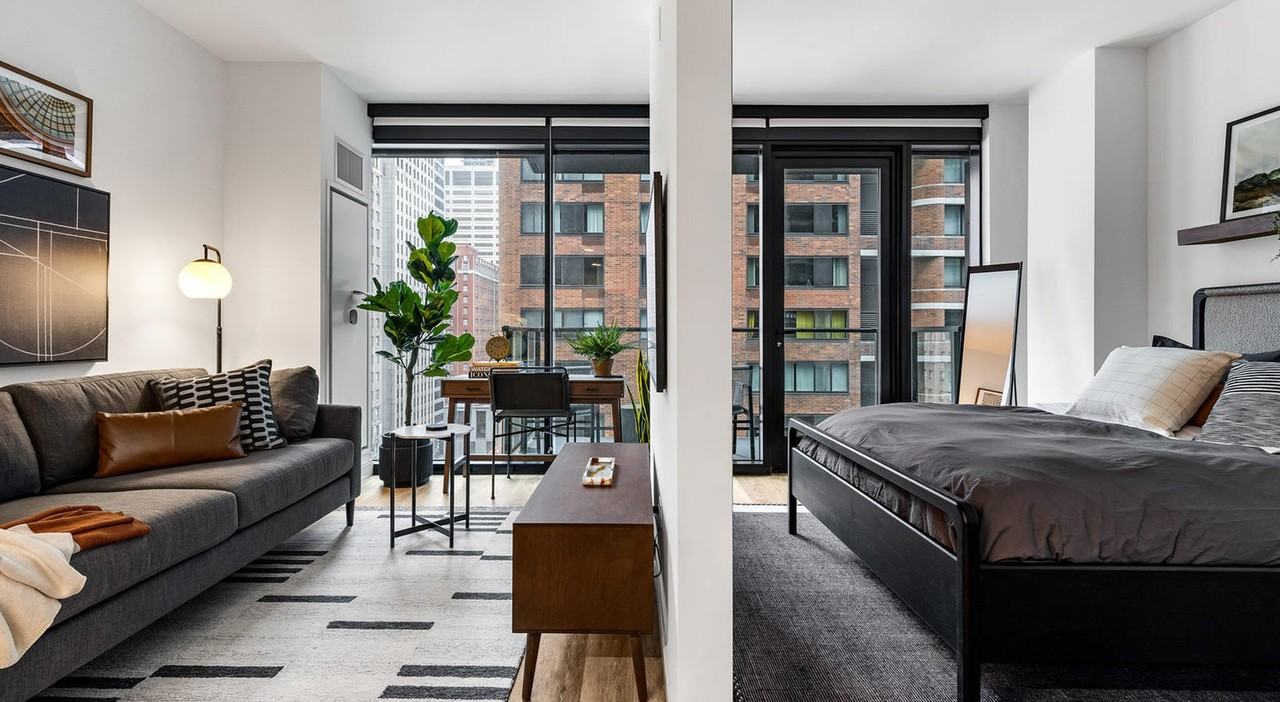 218 E Grand Ave - Photo 2 of 14