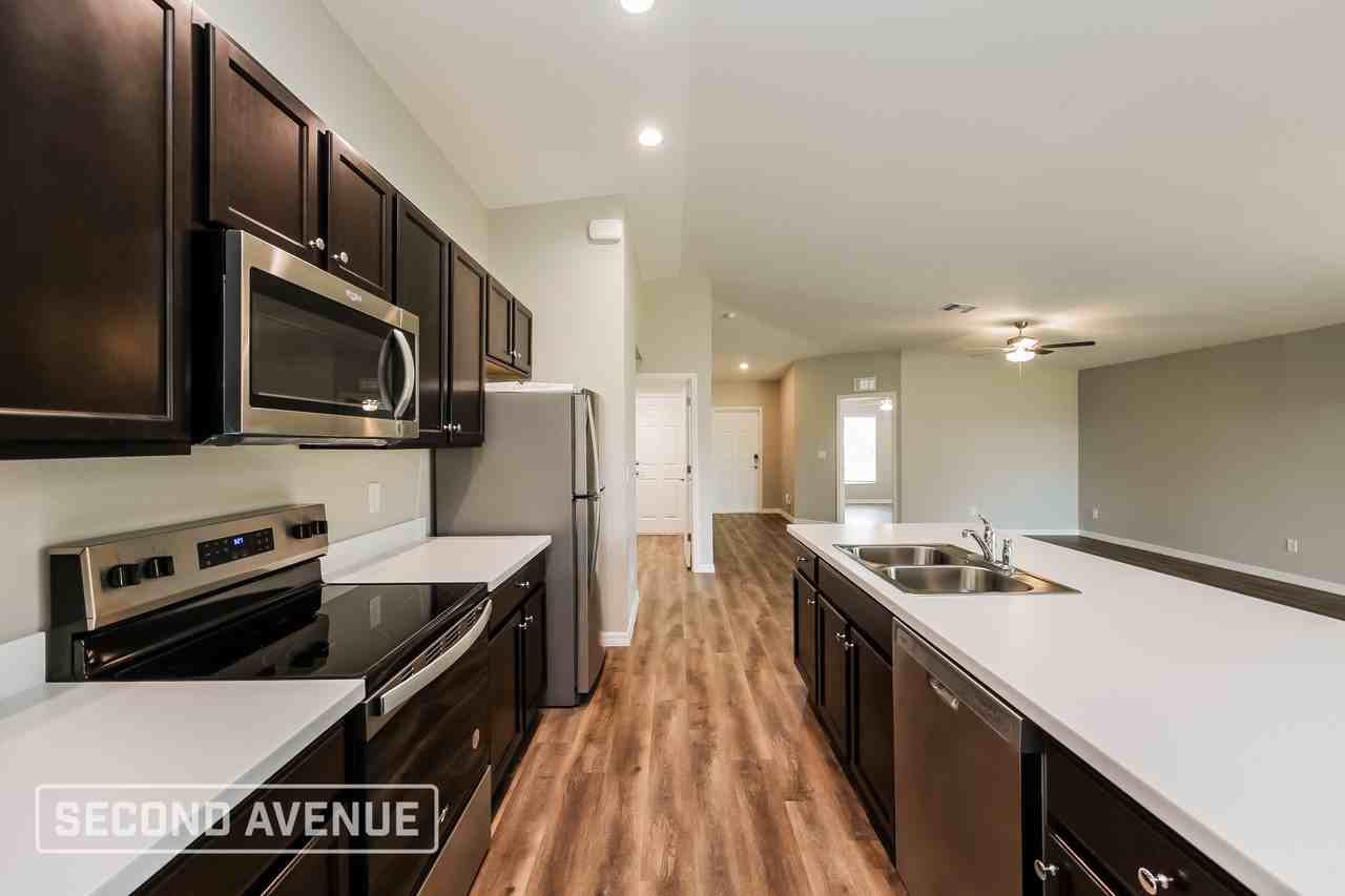 1809 Ne 22nd Ave - Photo 4 of 26