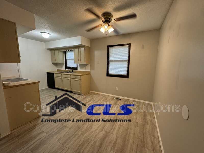 7736 N 42nd 1/2 St - Photo 2 of 5