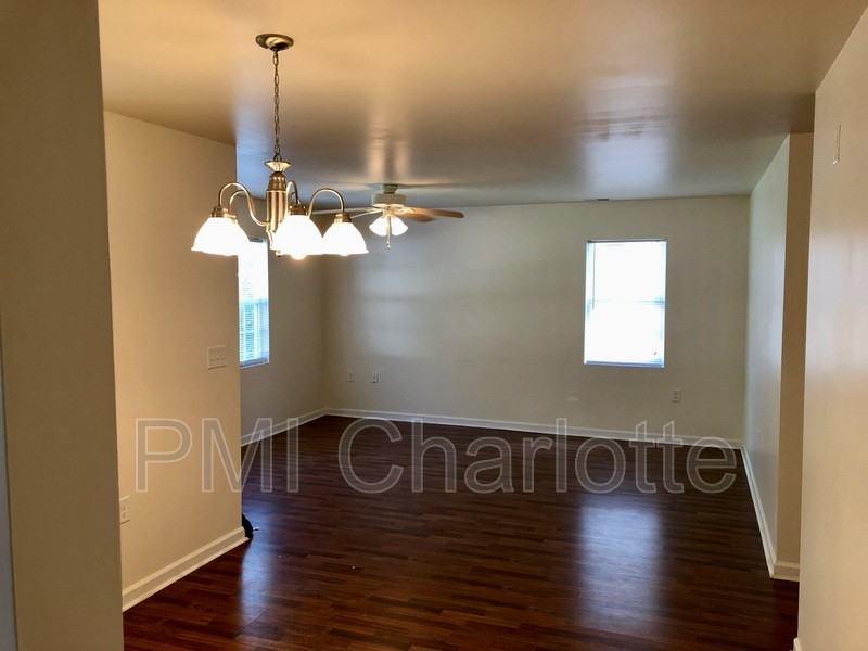 20241 Railroad St - Photo 2 of 14