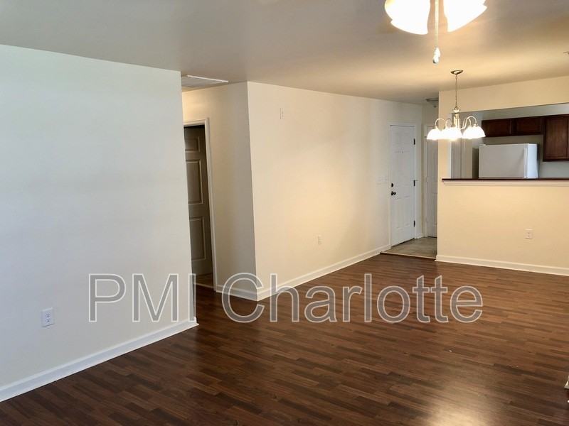 20241 Railroad St - Photo 3 of 14