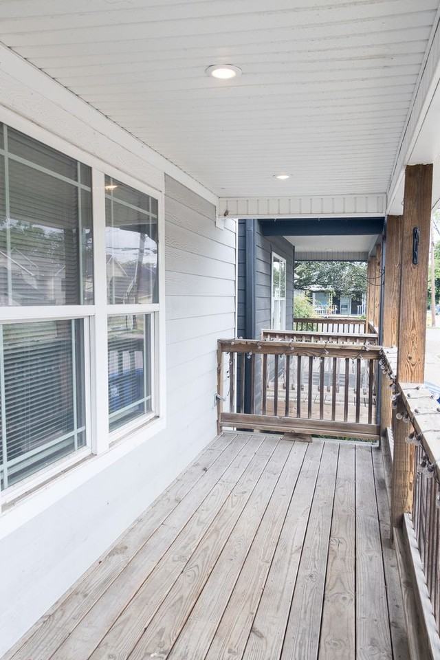 1044 Flynn St - Photo 2 of 22