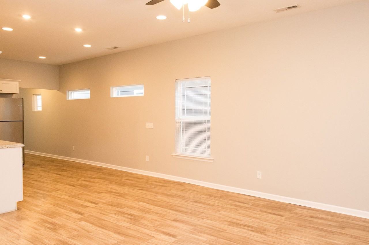 1044 Flynn St - Photo 3 of 22