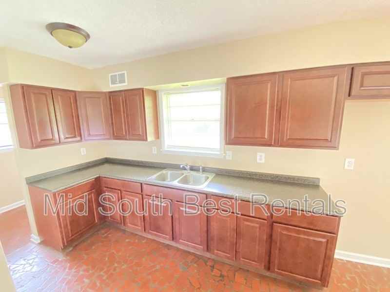 341 Whiteville Ave - Photo 3 of 10