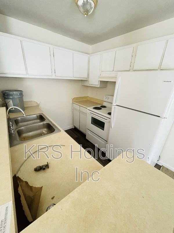 7427 Tyndale Ct #2 - Photo 3 of 8