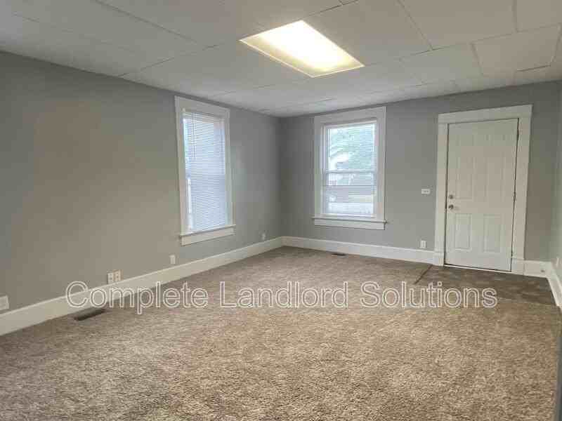 1905 S Center St - Photo 2 of 9