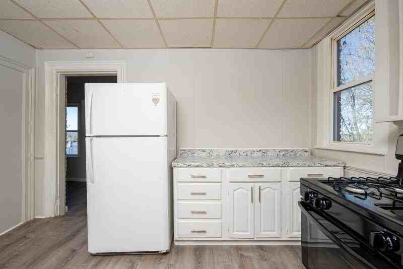 431 10th St - Photo 3 of 30