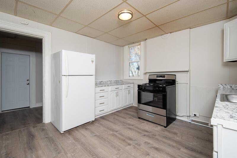 431 10th St - Photo 4 of 30