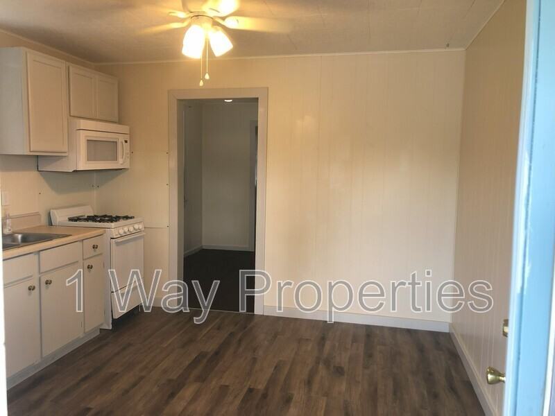 1113 Hickory St #8 - Photo 3 of 9