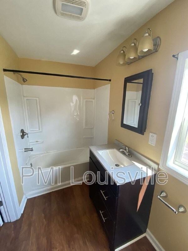 1302 Main St #CMK - Photo 3 of 9