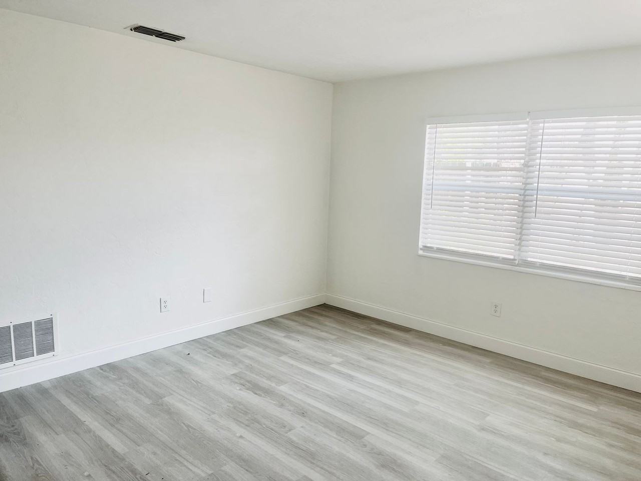 2 Bedroom/1 Bathroom Move - Photo 4 of 23