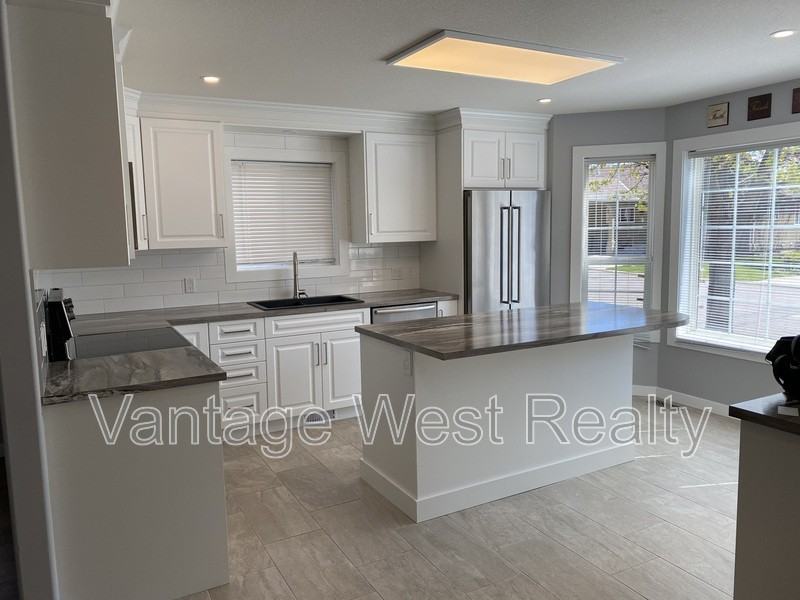 2001 Louie Dr - Photo 2 of 15