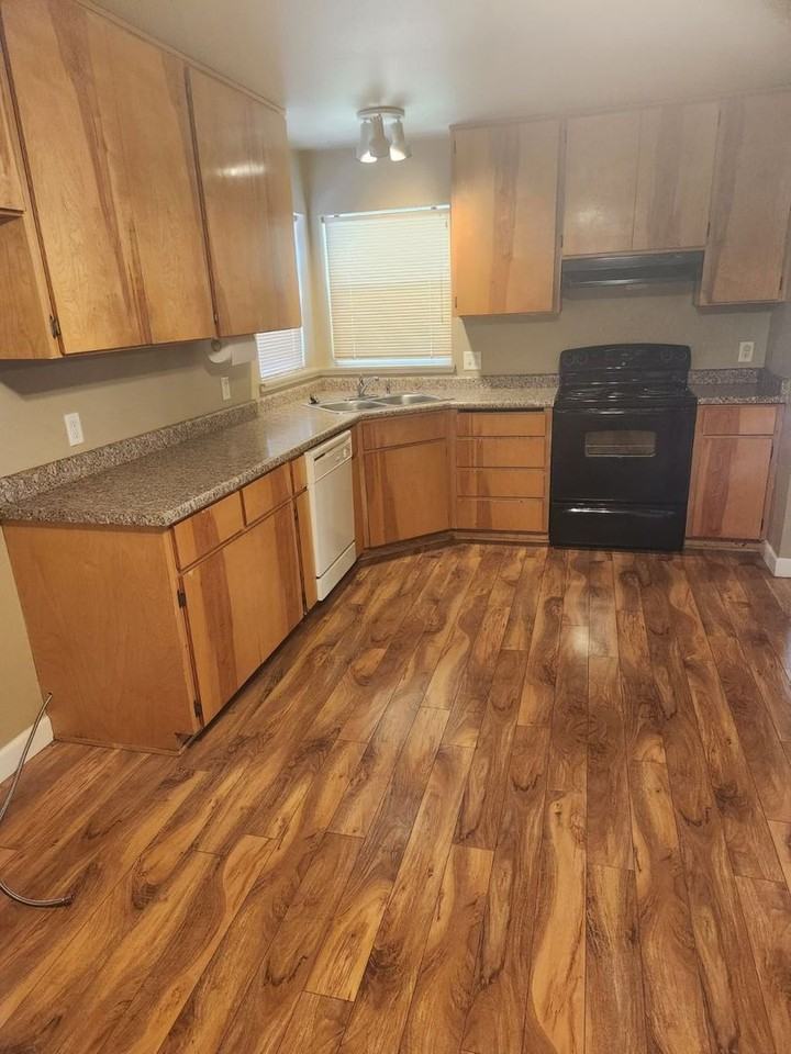 S Peach St - Photo 2 of 11