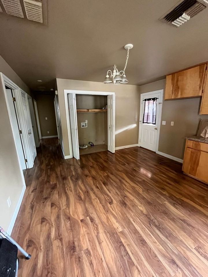 S Peach St - Photo 3 of 11