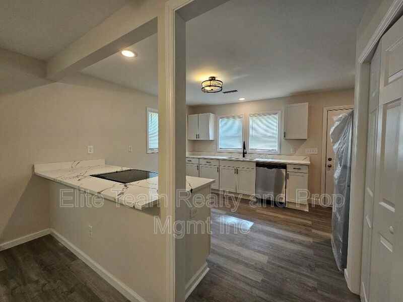 2507 Moreland St - Photo 2 of 15