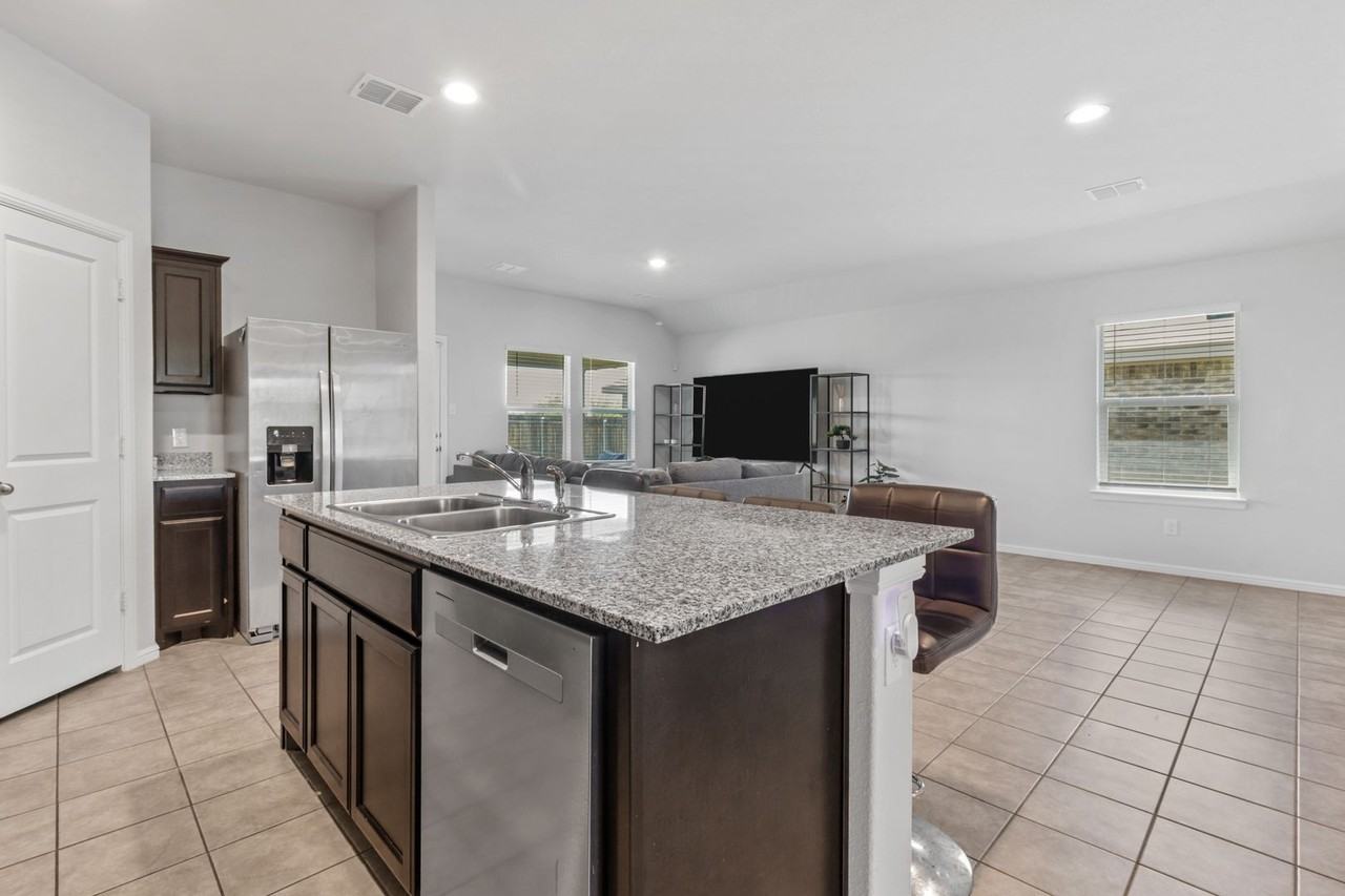 3813 Ridgeway Ln - Photo 3 of 13