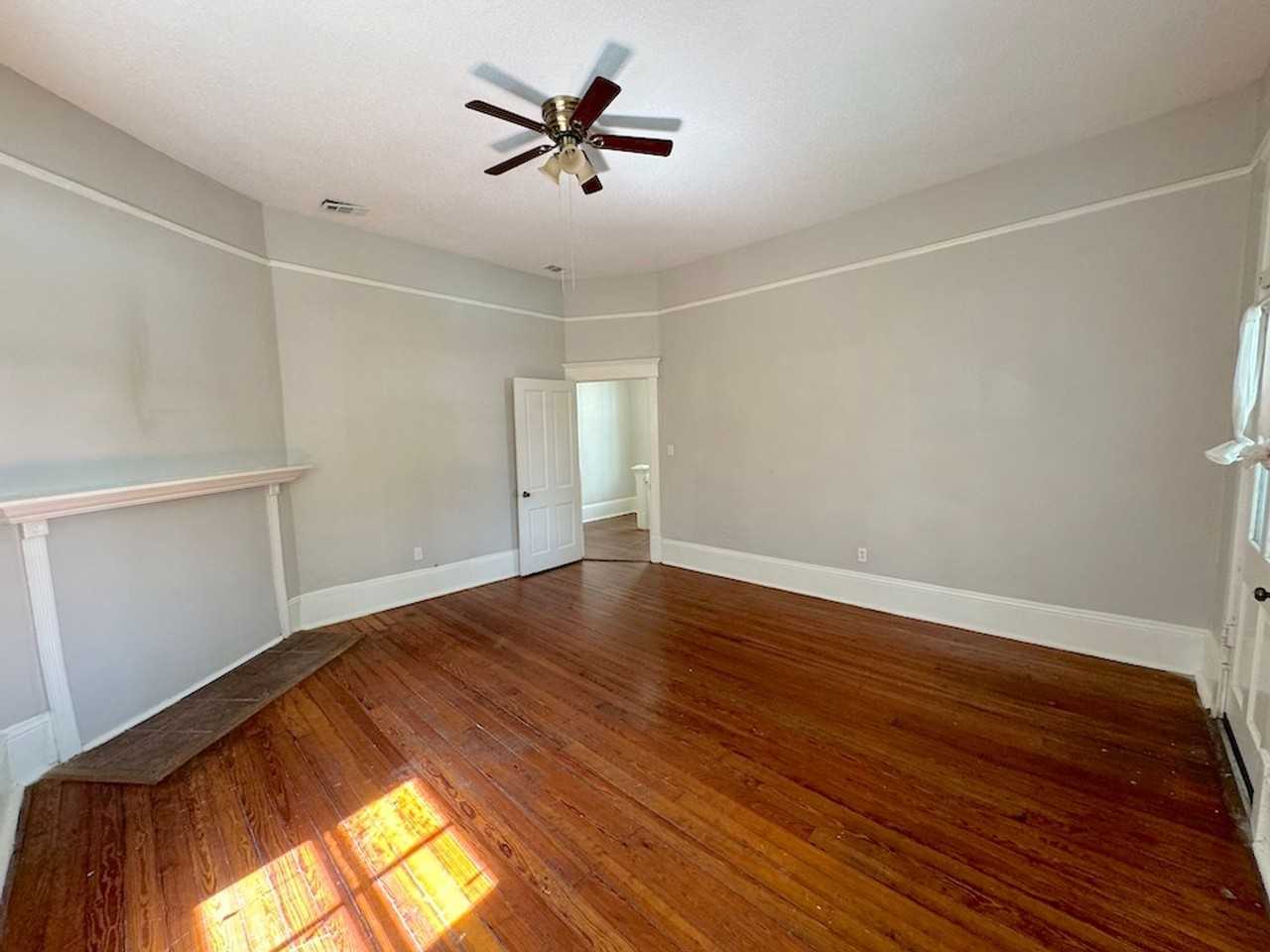 119 E 40th St - Photo 3 of 12