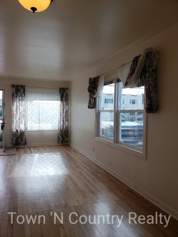 49 Maple St - Photo 3 of 11