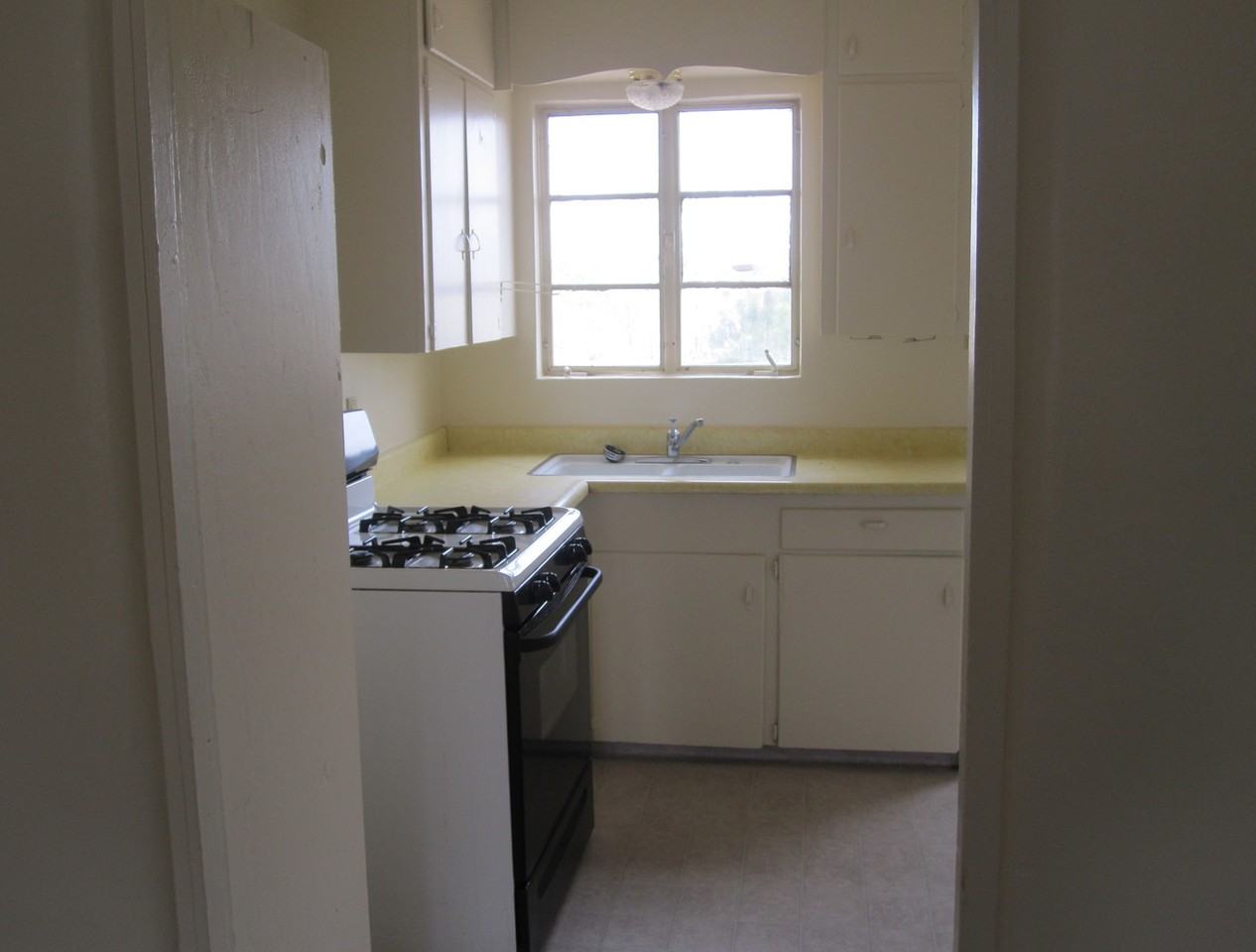 105 S Bayard St - Photo 3 of 11