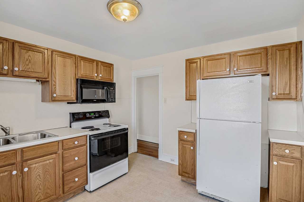 445 N 2nd St - Photo 2 of 8