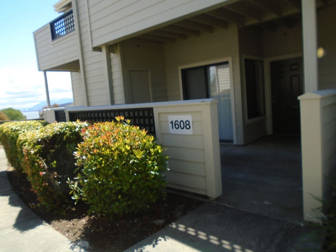 1201 Glen Cove Pkwy #1608