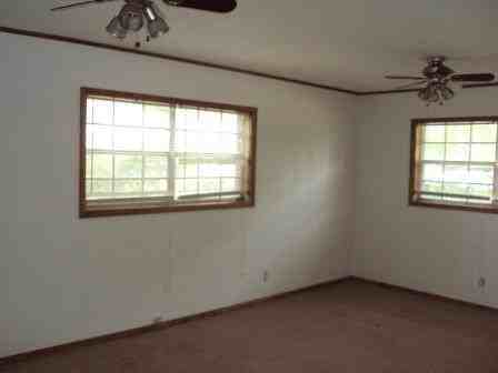 408 Maple St - Photo 3 of 10