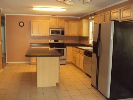 408 Maple St - Photo 4 of 10