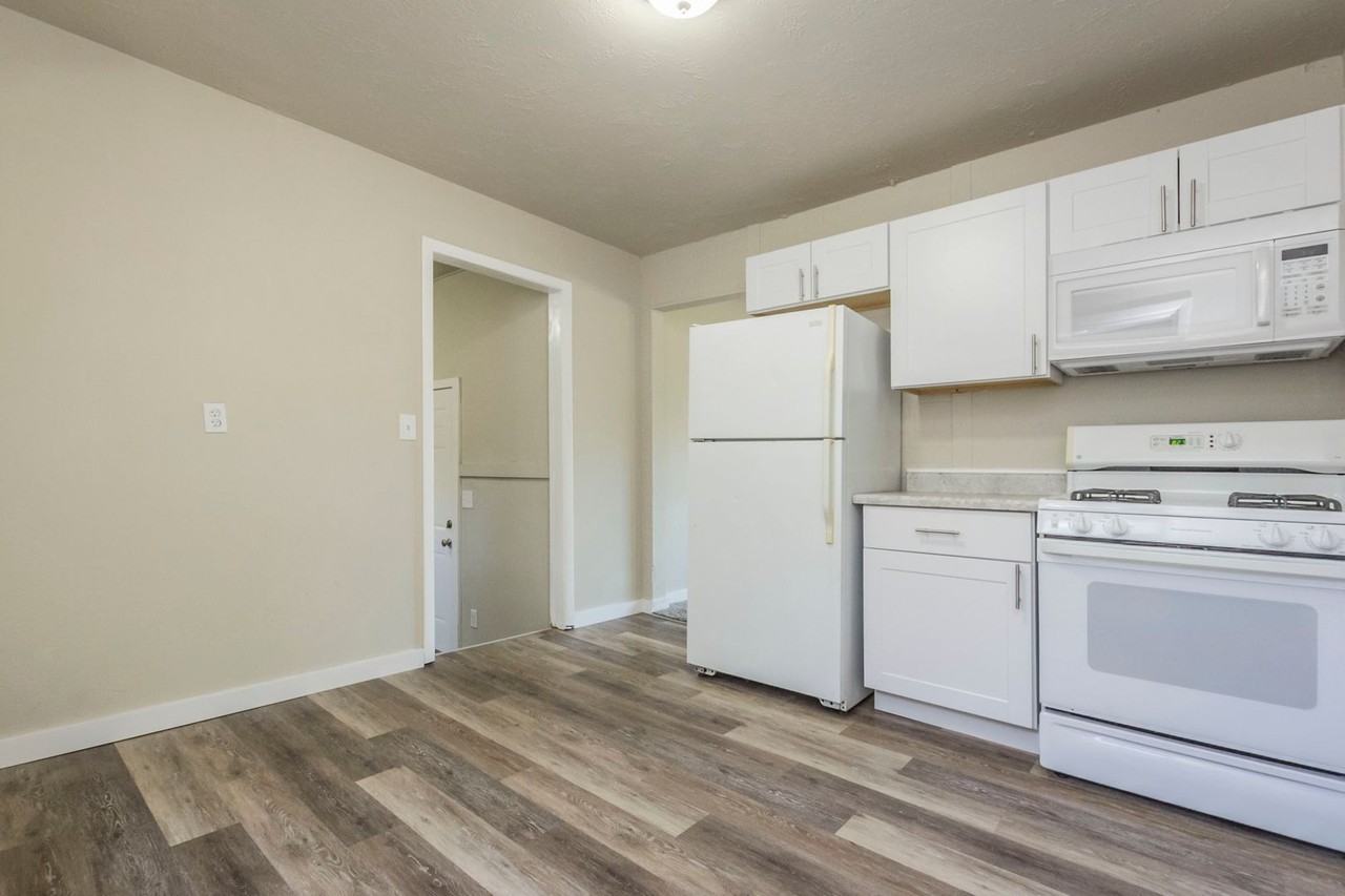 1406 E 27th Ct - Photo 2 of 16