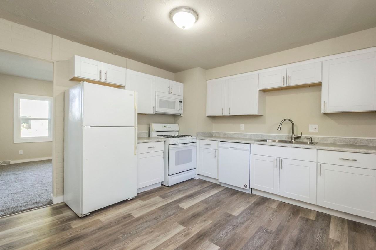 1406 E 27th Ct - Photo 3 of 16