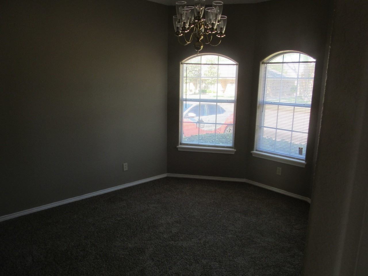 44 Hoylake Dr - Photo 3 of 20