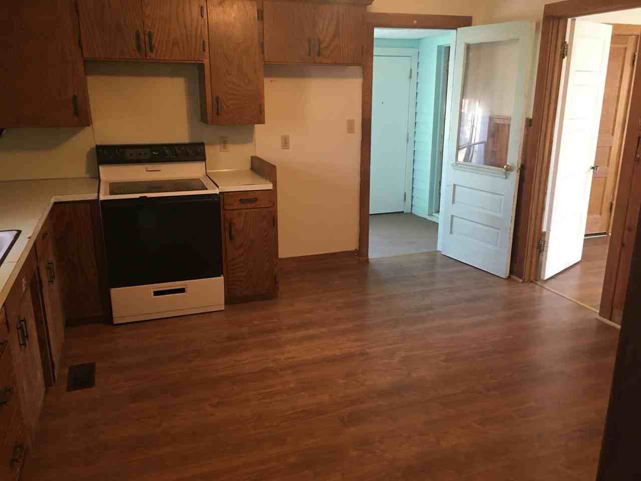 325 E Pack St - Photo 3 of 10