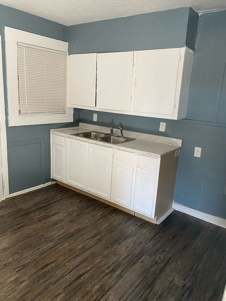 4739 Collins Ave - Photo 5 of 6