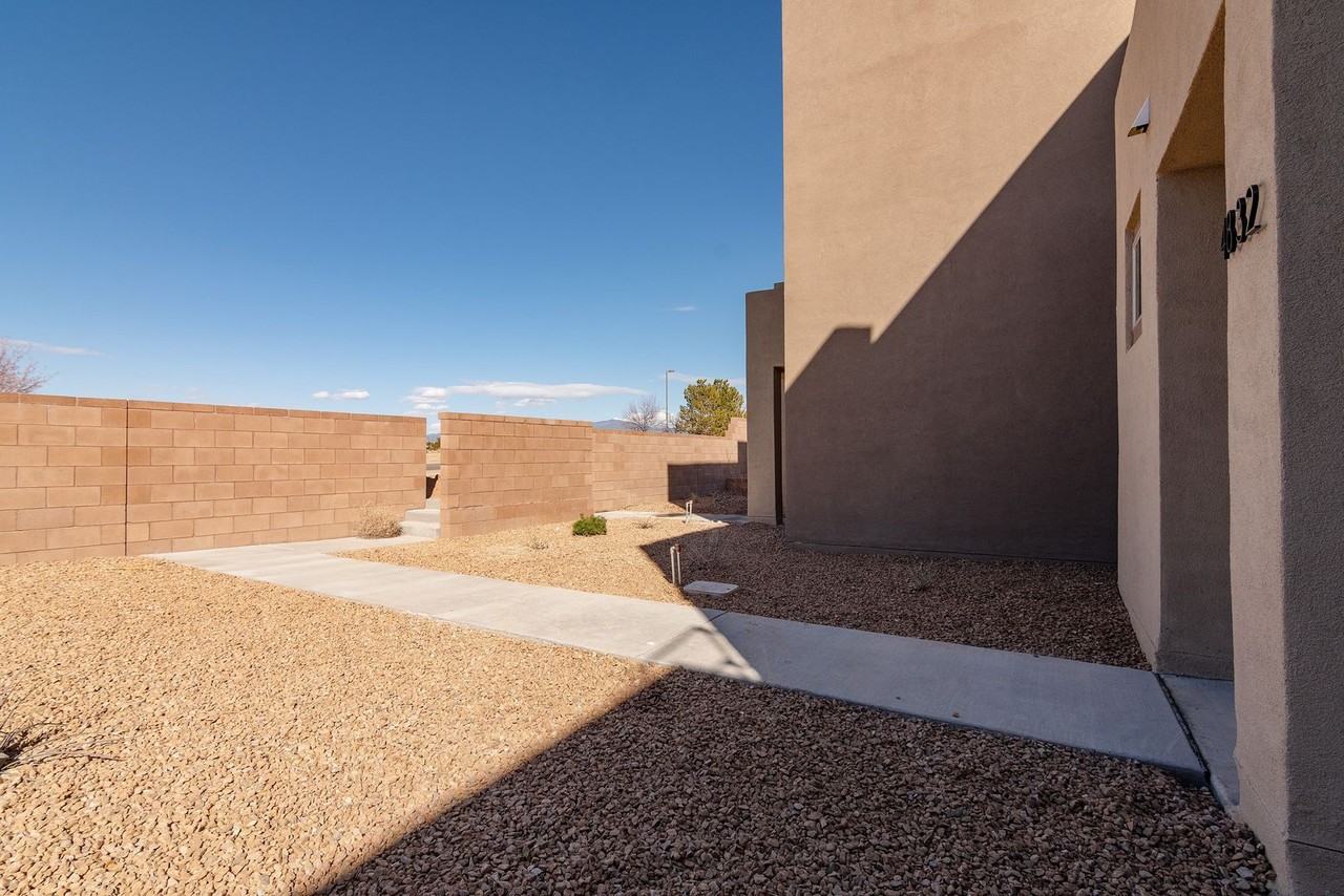 4832 Governor Miles Rd - Photo 3 of 25