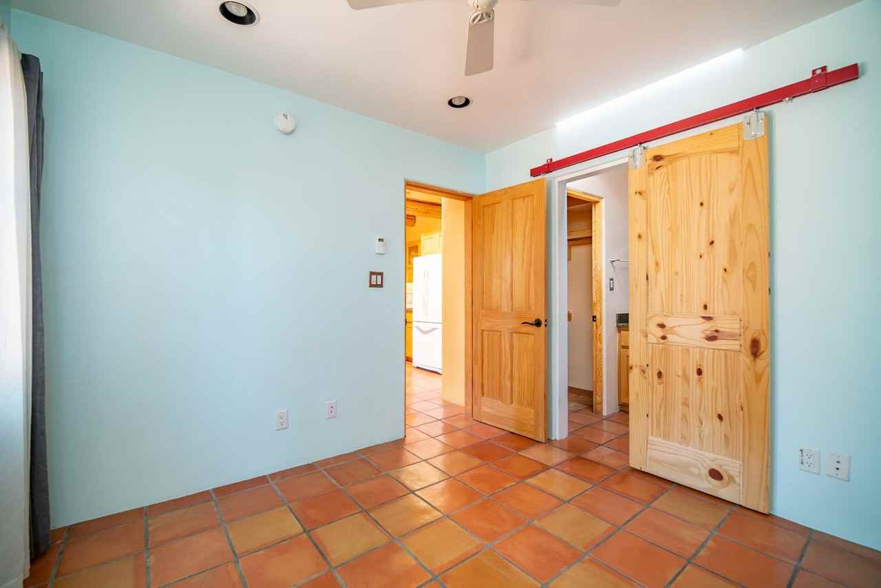 723 Gildersleeve St Apt B - Photo 7 of 18