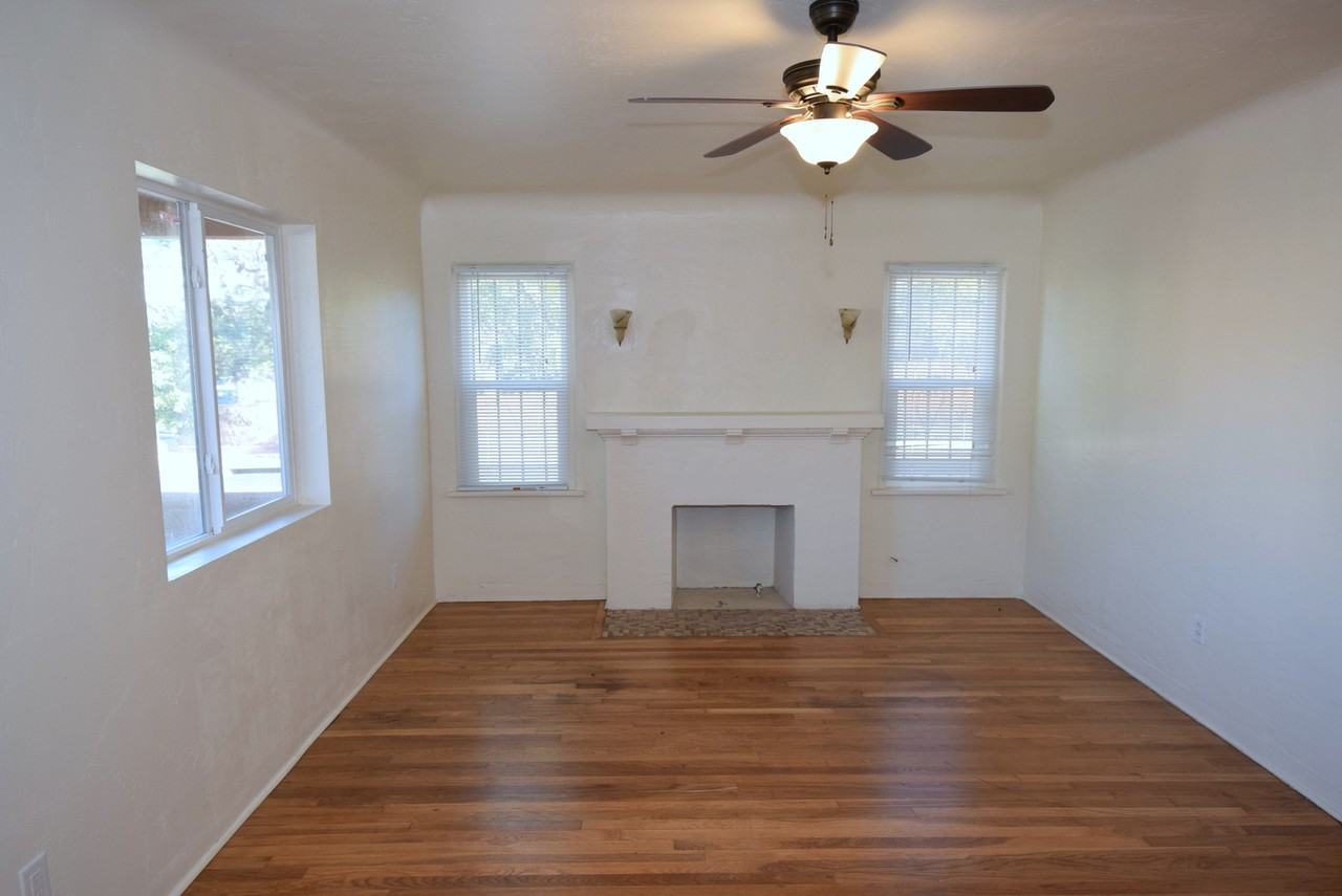 402 Girard Blvd Se - Photo 2 of 15