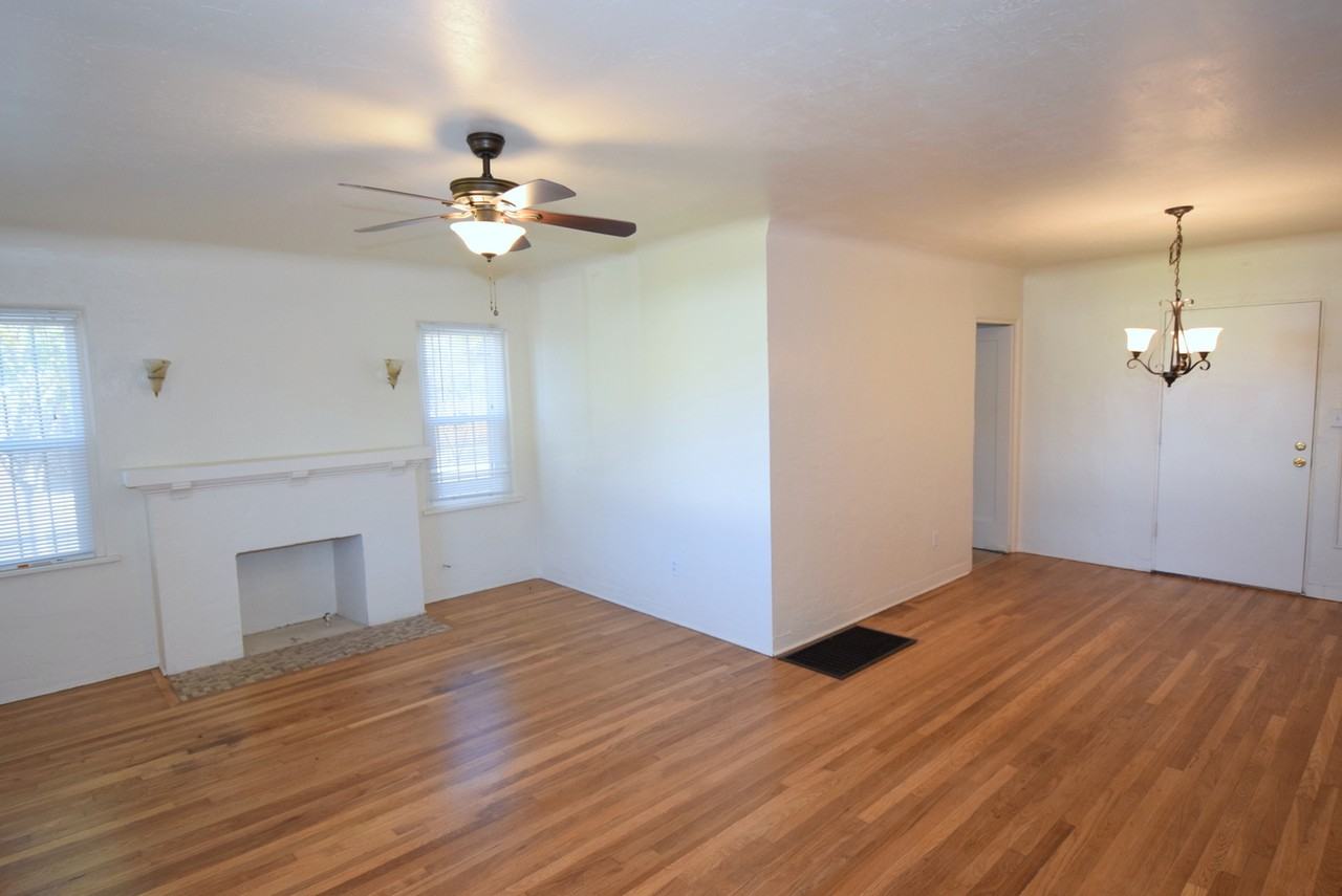 402 Girard Blvd Se - Photo 4 of 15