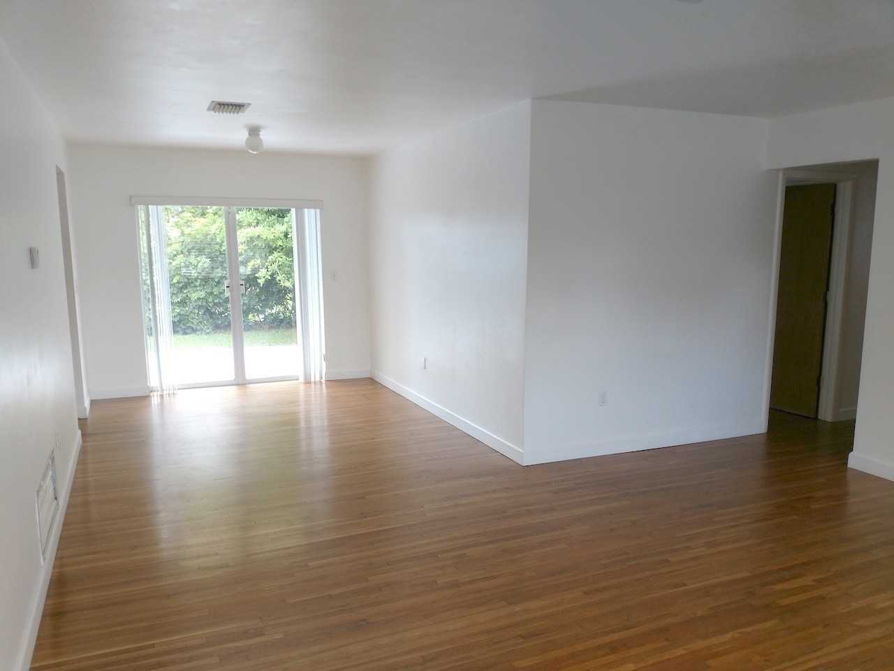 2811 Sw 79th Ave - Photo 2 of 12