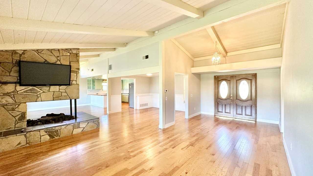 3013 Lakemont Dr - Photo 6 of 46