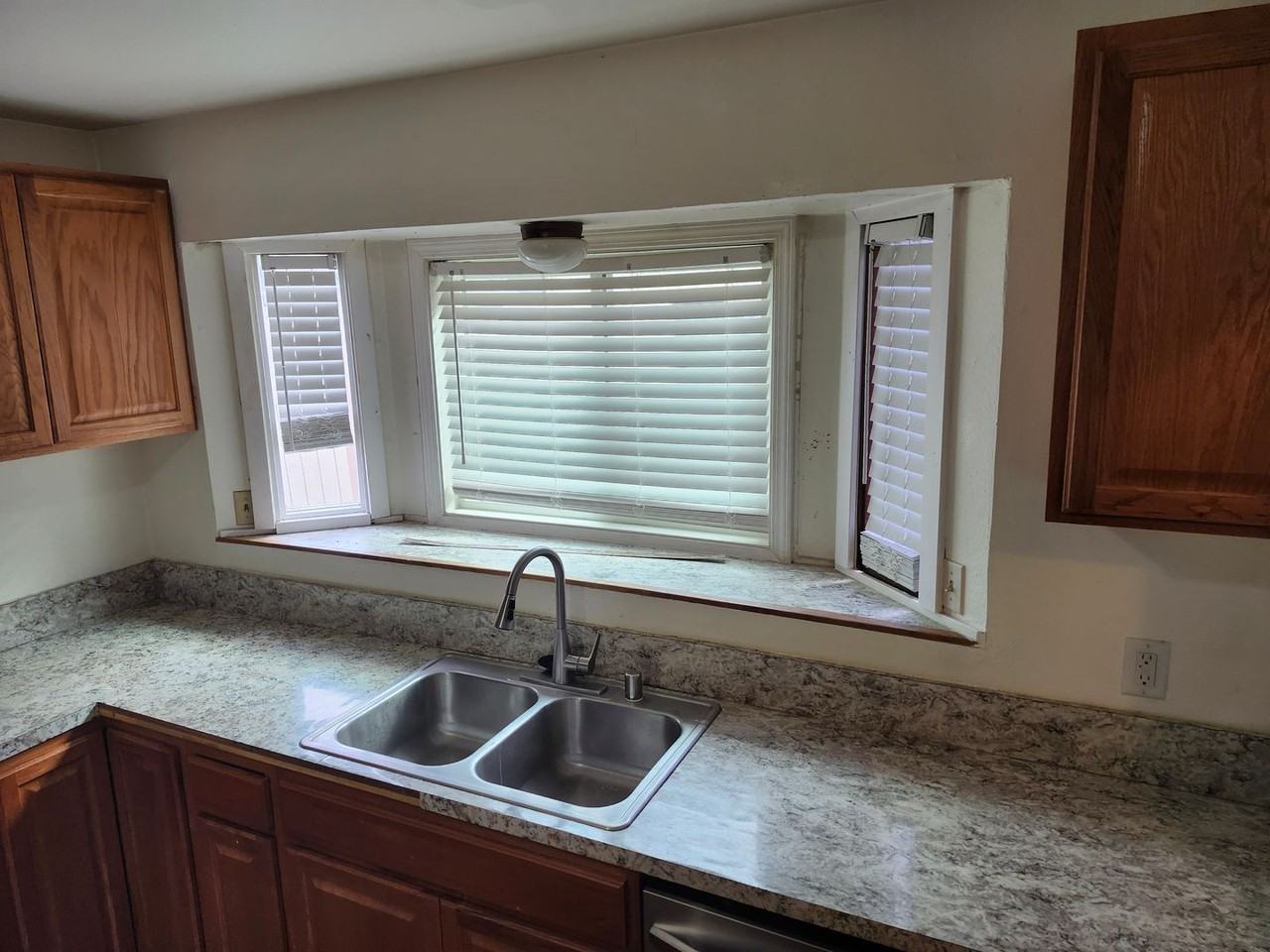 627 North Klevin St - Photo 3 of 11