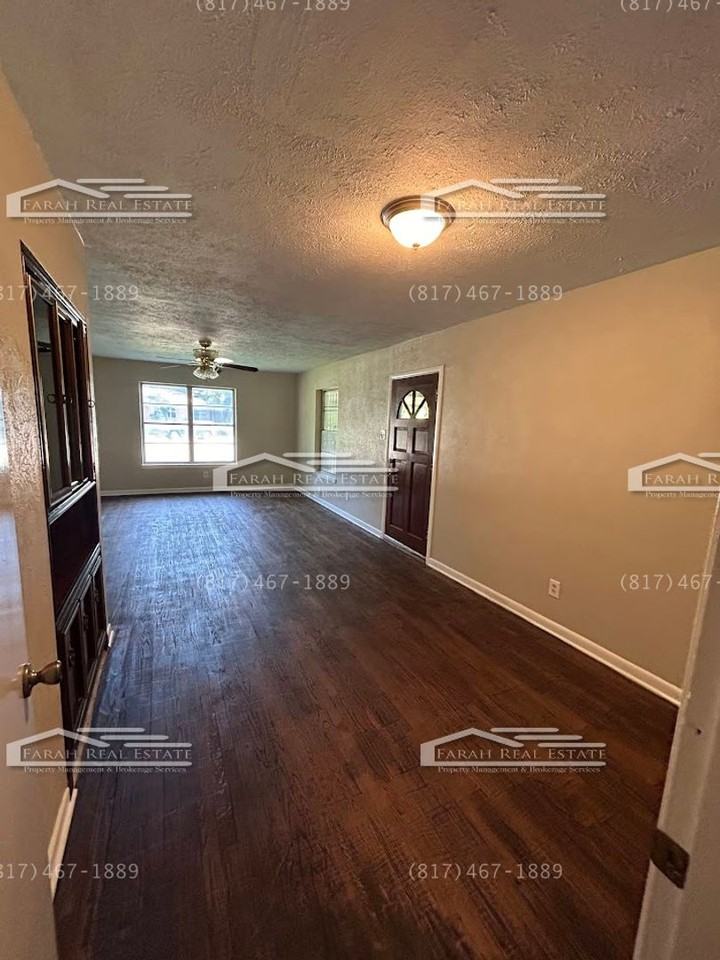 605 Calyx Cir - Photo 2 of 26
