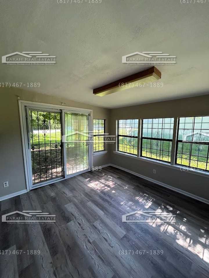 605 Calyx Cir - Photo 3 of 26